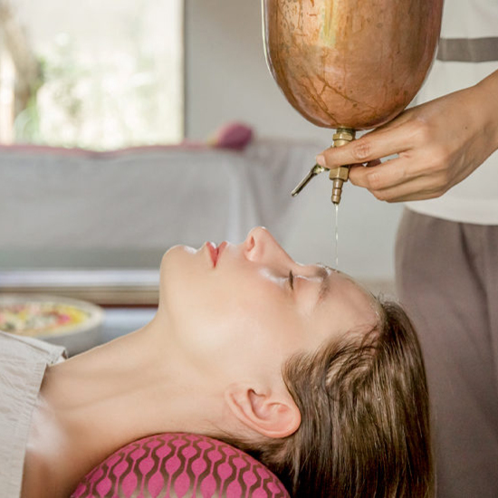 Shirodhara-an-Ayurvedic-healing-technique.-Oil-dripping-on-the-female-forehead